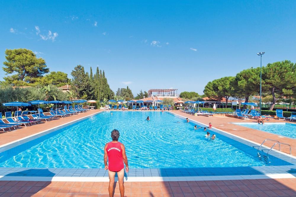 Hapimag Resort Чефалу Екстериор снимка